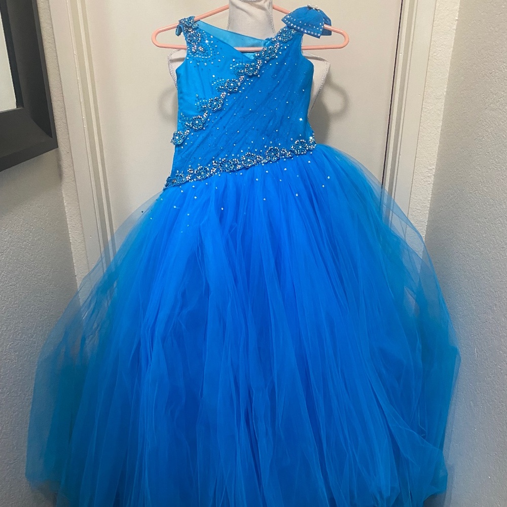 Size 10 Little girls pageant gown